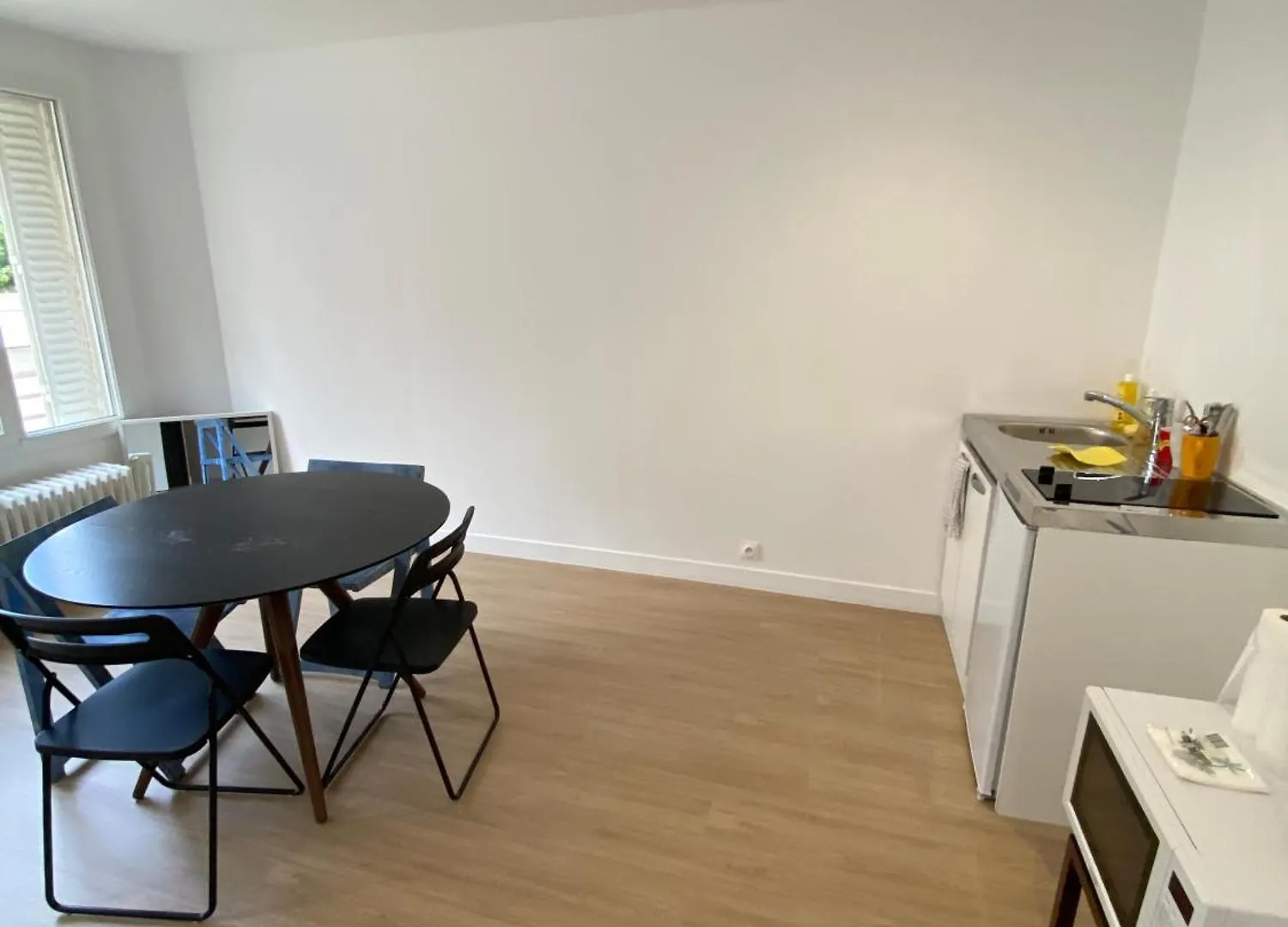 Renew Spacious & Quiet Apartment Paris France